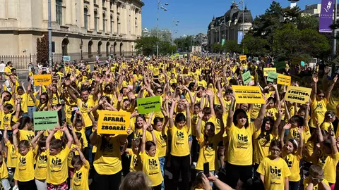 Big Little Festival anunțat printr-un flashmob-manifest – 800 de copii și părinți au dansat sincron