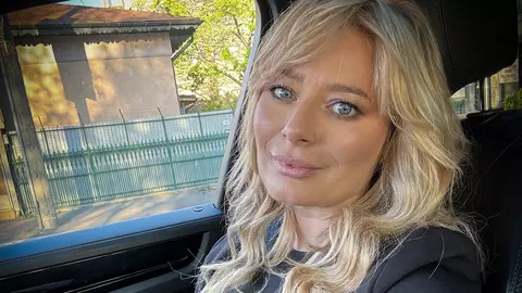 Laura Cosoi, însărcinată în 8 luni, a atras atenția cu o rochie pe care a dat 50 de lei: „Am prins-o la reducere”