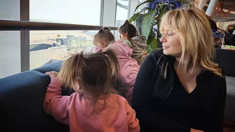 Trucul la care apelează Laura Cosoi să își păstreze silueta în timpul sarcinii. Actrița va naște luna viitoare cel de-al patrulea copil