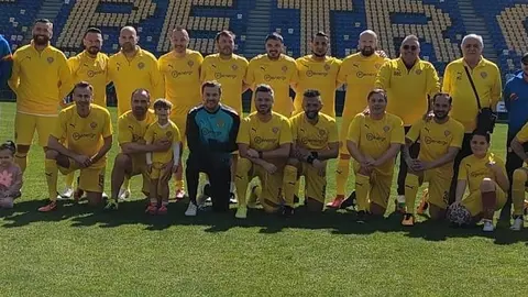 Artiști și fotbaliști celebri, într-un meci al prieteniei între România și Turcia, cu ocazia Zilei Naționale a Copilului sărbătorită în Republica Turcia pe 23 aprilie