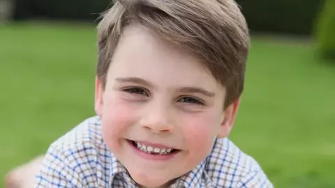 Imagine nouă cu Prințul Louis! Băiatul cel mic al lui Kate Middleton și al Prințului William a împlinit 6 ani