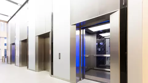 Când este necesară o intervenție de modernizare a ascensoarelor?