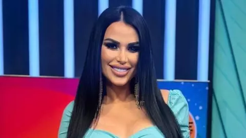 Cum a apărut Daniela Crudu cu tatăl copiilor ei în vacanță, în Malta. Are un costum de baie minuscul