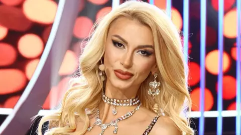 Andreea Bălan a căzut pe scenă, în fața fanilor ei. Filmarea stânjenitoare a devenit virală