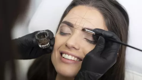Trenduri din care te poți inspira pentru vopsirea sprâncenelor