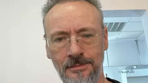 Care e starea de sănătate a lui Mihai Albu după ce a fost operat de cancer de prostată. Ce urmează pentru designer: „Doctorii o să decidă”