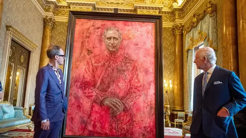 Portretul oficial al regelui Charles cu ​​accente „satanice” a stârnit certuri și dezbateri pe internet: "pare că arde în iad!"