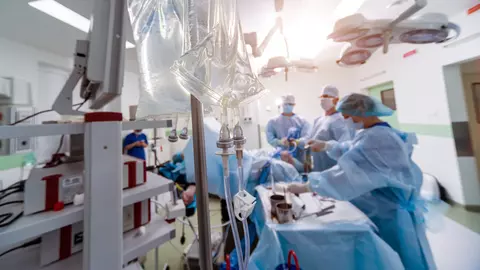 A murit pacientul căruia i s-a făcut transplant de rinichi prelevat de la porc