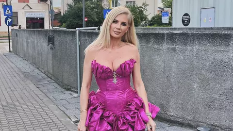 Reacția Andreei Bănică după ce un fan i-a spus că nu e bine îmbrăcată: „Cui nu îi place să nu se uite!!! Eu nu mă îmbrac pentru tine”