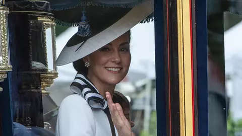 Kate, superbă în alb, dar fragilă și extrem de slabă