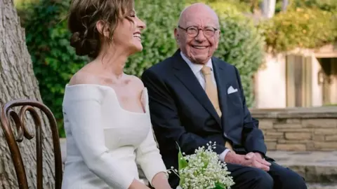 Rupert Murdoch s-a căsătorit a cincea oară la 93 de ani. Cine e Elena Zhukova, care i-a devenit soție
