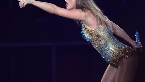 Taylor Swift a înghițit o muscă în timpul  concertului de la Londra, dar ce-a urmat a depășit imaginația fanilor