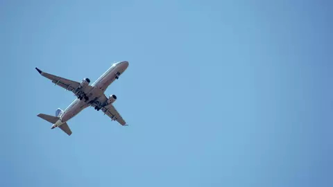 Top 5 lucruri care să nu-ți lipsească din bagaj atunci când călătorești pe distanțe lungi
