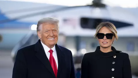 Fosta consilieră al Melaniei Trump susține că mariajul ei cu Trump a fost o minciună, o strategie de PR