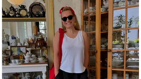 Andreea Esca, îmbrăcată într-o ținută lejeră, dar șic la Neversea 2024. A mers cu soțul să îl vadă pe Maluma