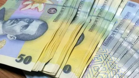 Bancnote false puse tot mai des în circulație! Cum ne dăm seama că o bancnotă este falsă?