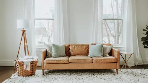 Canapeaua din piele ecologică - TOP CINCI stiluri de design interior în care poate fi integrată