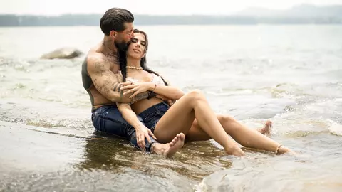 Premieră la Insula Iubirii, în cel de-al optulea sezon al reality show-ului de la Antena 1: partenerii au fost despărţiţi fără să apuce să îşi ia rămas bun