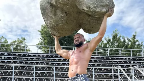 Dorian Popa joacă în comedia „Mentorii” rolul lui Flex Barbarul: „Am citit scenariul și am râs cu gură până la urechi”. Și Cătălin Bordea apare în film