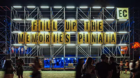 Plouă la Bonțida: Electric Castle 10 debutează cu ploaie de beat-uri, pași de dans și distracție
