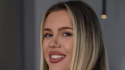 De ce și-a schimbat Emily Burghelea numele. Blonda "și-a fabricat" acest nume pentru showbiz