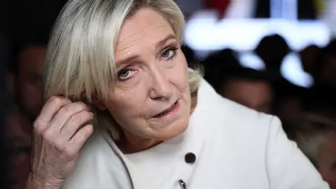 Cine este Marine Le Pen, liderul francez de extremă-dreapta, care pledează pentru ca femeile musulmane să nu mai poarte basma în spațiile publice?