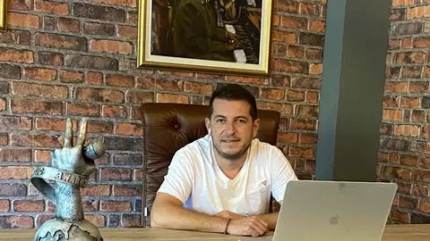 Marius China: „Viața pe scenă, lângă scenă sau în spatele ei este la fel de frumoasă„