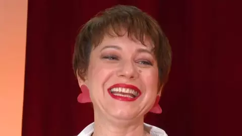 Mirela Oprișor, cu umor, despre operațiile estetice: ”Eu sunt prea frumoasă la 50 de ani, vă rog frumos, puneți-mi niște riduri!”