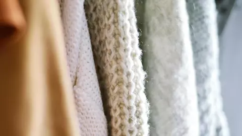 Top 3 modalități prin care te poți bucura de hainele second hand și să duci un stil de viață sustenabil
