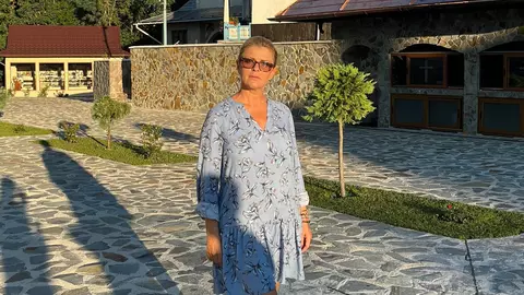 Cum și-a început Sanda Ladoși cariera muzicală, deși își dorea să devină învățătoare. „M-au `racolat` ca un fel de deschizător de spectacole”