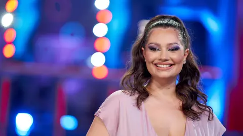 Maria Speranța, fiica Adrianei Trandafir, revine pe micile ecrane. „Nu mai observi când este lumina roșie sau albastră”