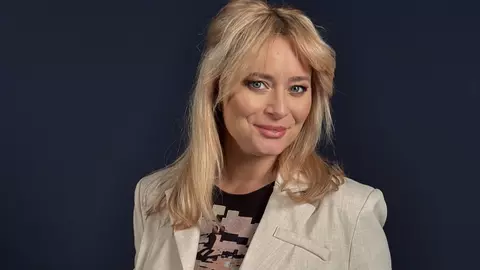 Cum arată Laura Cosoi la câteva zile după ce a născut a patra oară. Actrița s-a întors deja la filmări