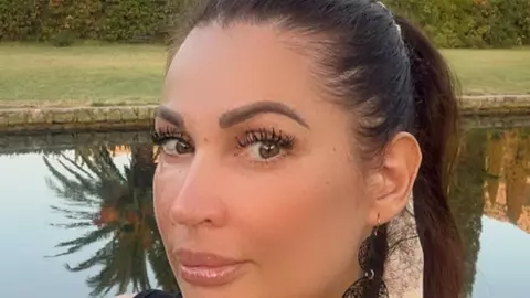 Nicoleta Luciu, pusă la zid de fani, după o ultimele fotografii postate: „Donatella Versace? De aia nu vreau să am mulți bani”
