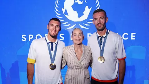 Băieții de aur de la canotaj, alături de Nadia Comăneci, Sharon Stone, Carl Lewis și Michael Phelps la Gala Sports for Peace 2024