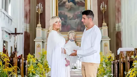 Imagini rare de la botezul celei de-a patra fetițe a Laurei Cosoi. Ce nu s-a văzut din biserica în care Aida a fost creștinată