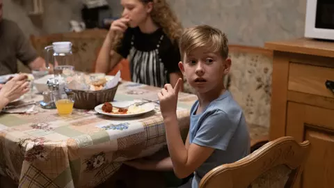 Ce se va întâmpla în primul episod din serialul „Scara B”, care începe în această seară la Pro TV. Imagii de la filmări