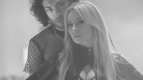 Laura Cosoi, dans lasciv cu Toto Dumitrescu în filmul „Retreat Vama Veche”. Ipostaze neașteptate cu actrița