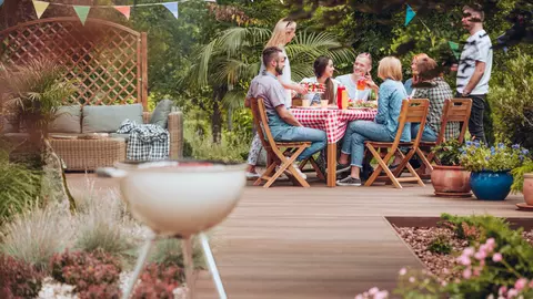 Cum să transformi grădina într-un spațiu de socializare: 5 produse necesare