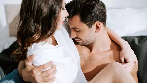 Majoritatea oamenilor fac sex în această zi. Ghiciți care e ziua cea mai puțin favorizată pentru sex?