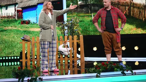 Celebrul cuplu de tik tok-eri 2 Distruși, spectacol pe scena iUmor. „Ardeleneza asta e cu totul o altă limbă”