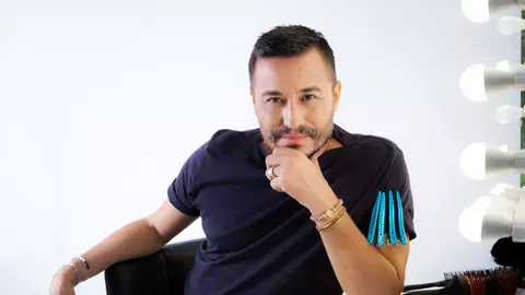 Adrian Perjovschi anunță trendurile în hair-style și beauty pentru 2025 printr-un shooting-show de colecție, „Natural born beauty”