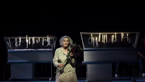 Piesa lui Vişniec sună incitant la TNB: Cuvântul progres rostit de mama sună teribil de fals