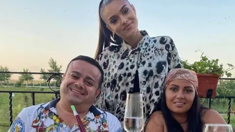 Mesajul emoționat al lui Karmen Simionescu pentru părinții ei după divorțul de Bogdan Căplescu: „Viața nu e mereu așa cum ne dorim”