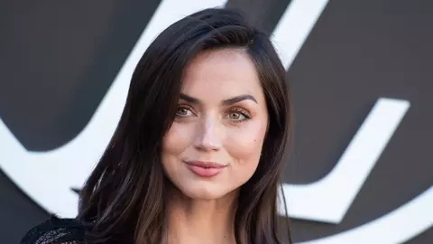 Ana de Armas, o nouă relație controversată. A fost surprinsă sărutându-se pasional cu fiul unui președinte. Cine este noul iubit?