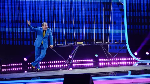 În ce emisiune de la Antena 1 va apărea David Burlet, un artist francez de comedie. Ce surpriză!