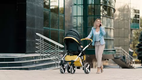 Dilema femeii moderne: cum împaci cariera și familia atunci când ești mamă?