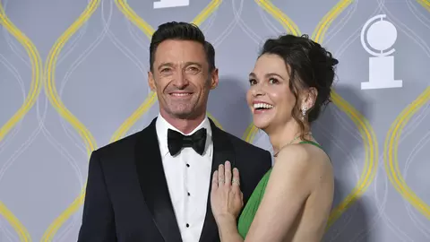 Hugh Jackman și Sutton Foster formează oficial un cuplu. Când a început de fapt, relația lor și cum a reacționat fosta soție a actorului
