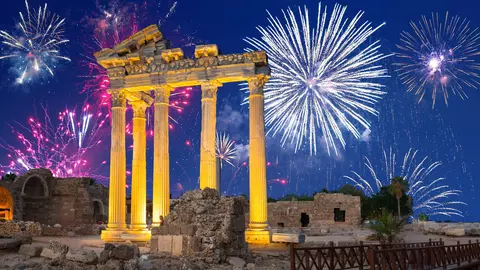 Vacanța de Revelion în Antalya, Sharm el Sheikh, Hurghada: ești cel mai important oaspete la gala dinner care marchează trecerea în Noul An