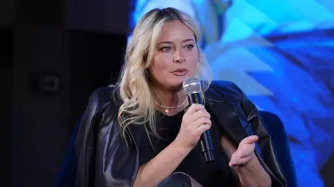 Laura Cosoi s-a refăcut complet după ce a născut a patra oară. Cum a apărut actrița la un eveniment monden