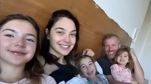 Gal Gadot a fost diagnosticată cu un cheag de sânge „masiv” la nivelul creierului în timpul sarcinii. Actrița a fost operată de urgență